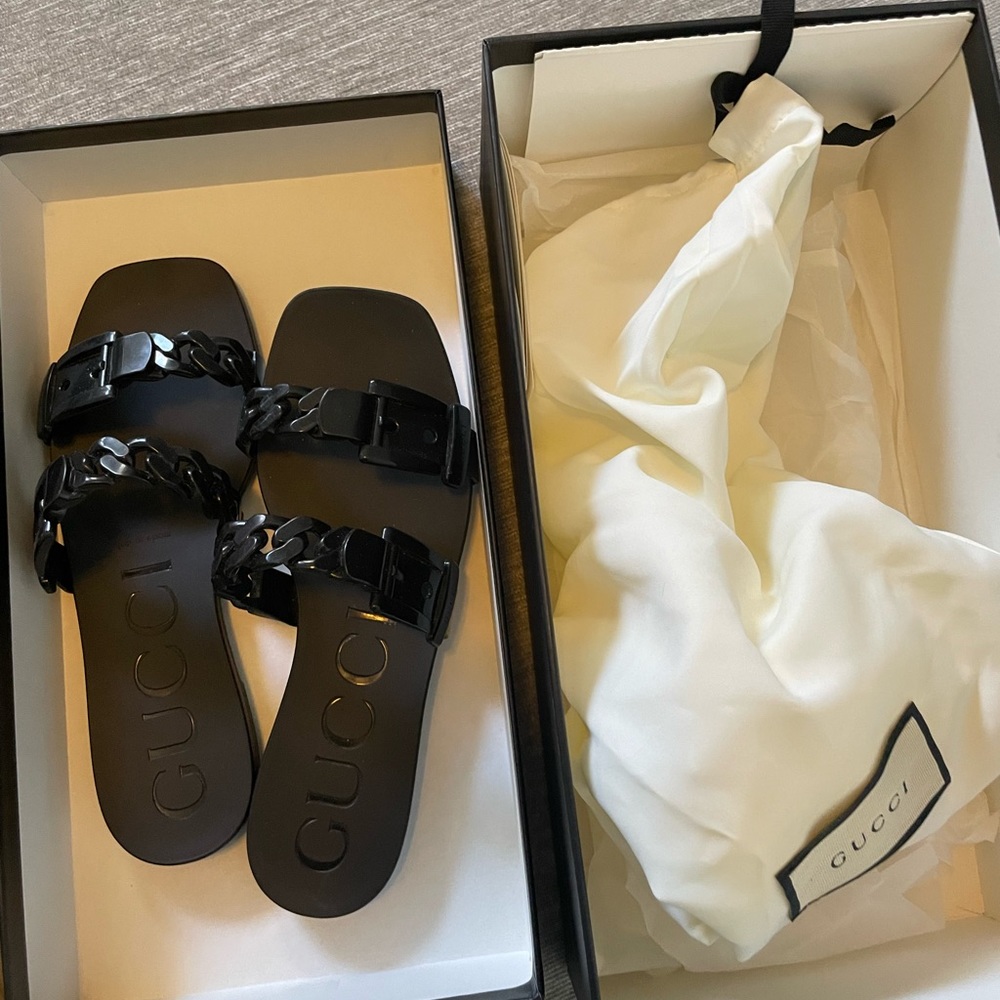 Gucci rubber chain pool slides